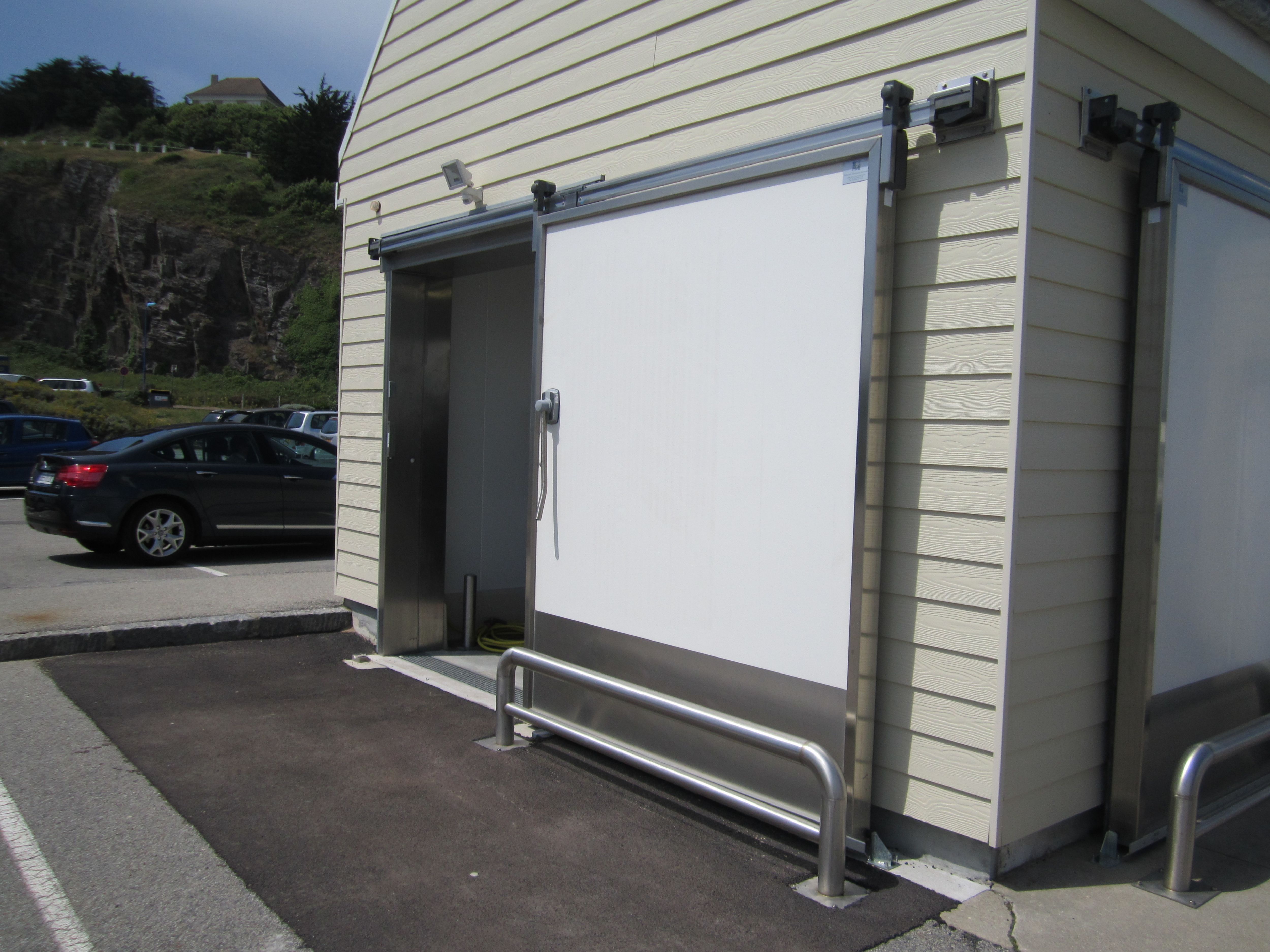 Porte coulissante positive FMI